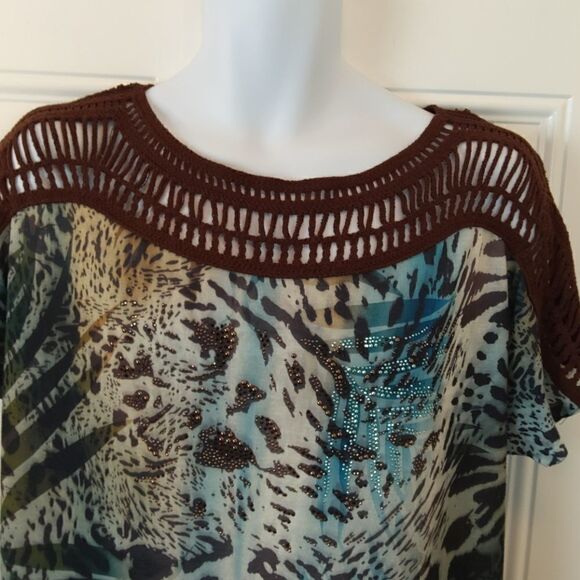 New directions crocheted neckline and shoulder top - Picture 2 of 11